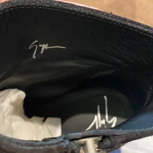 Giuseppe Zanotti Guns Blaze booties w/zipper detail in blk suede size 36.5 / 6 - Picture 3 of 10